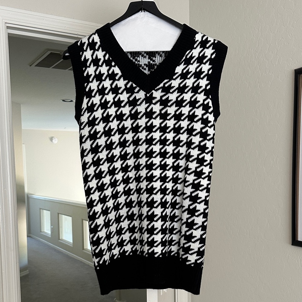 Rib-Knit Sweater Vest Small